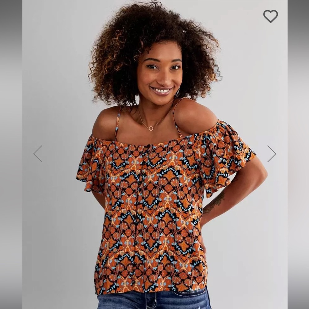 Floral Cold Shoulder Top
WILLOW & ROOT